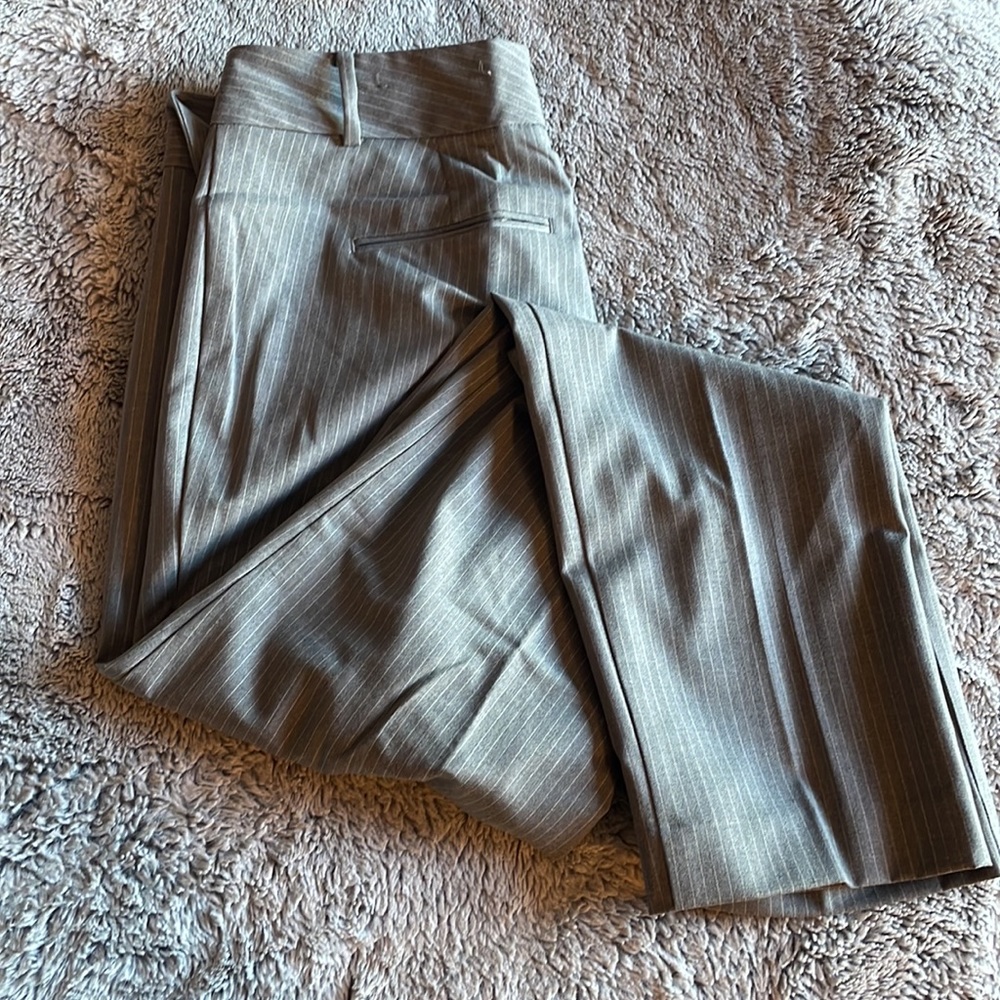 Women’s three-piece gray pinstripe Ann Taylor suit - Picture 4 of 5